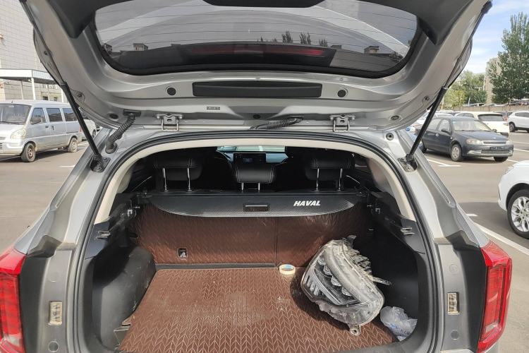 Used Haval JOLION 2021 1.5T Automatic Four-Door Version Trunk