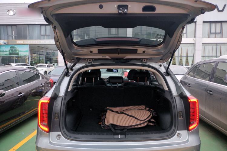 Used Haval JOLION 2021 1.5T Automatic Grand Three-Volume Version Trunk