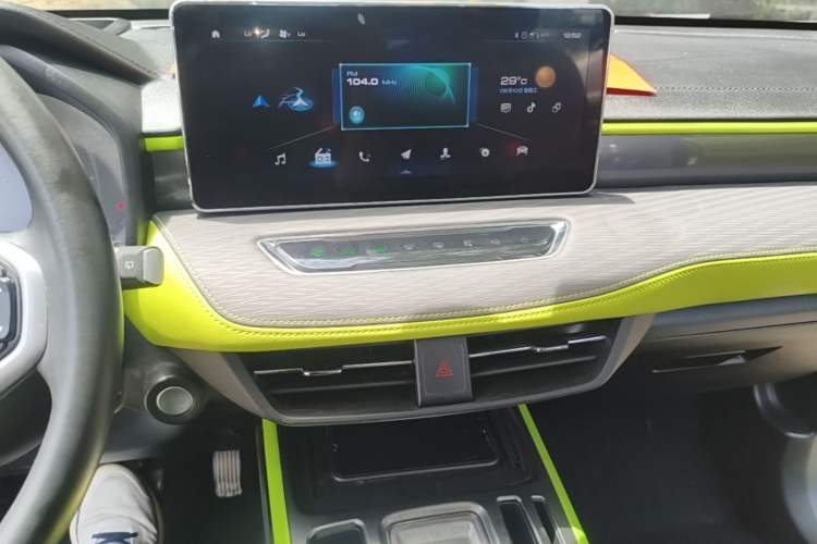 Used Haval JOLION 2021 1.5T Automatic Four-Door Version Audio And AC Panel