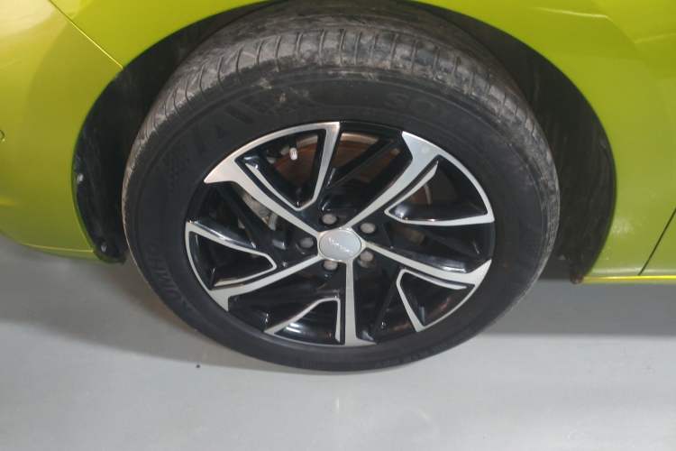 Used Haval JOLION 2021 1.5T Automatic Four-Door Version Exterior 2
