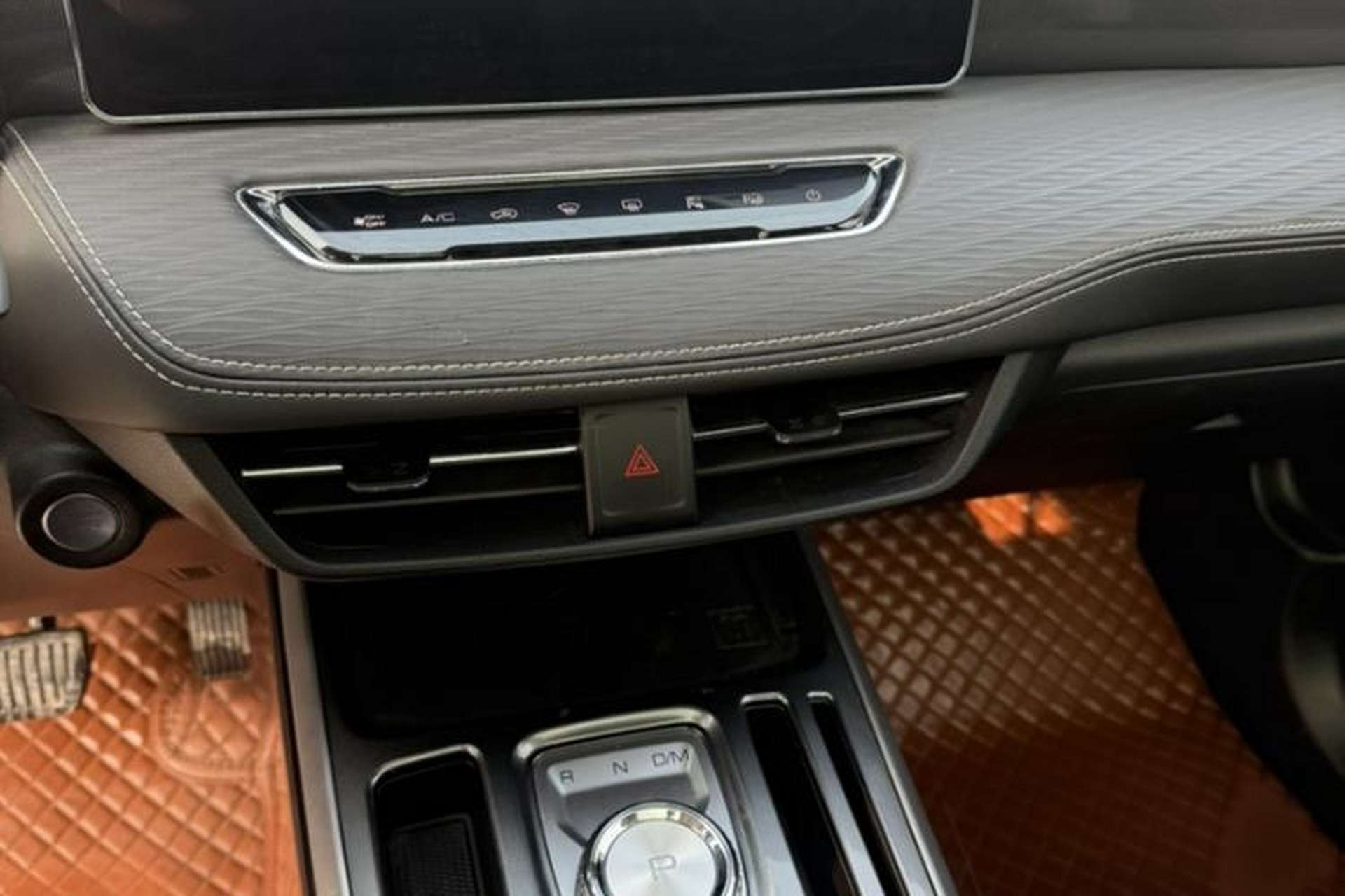 Used Haval JOLION 2021 1.5T Automatic Four-Door Version Interior 9