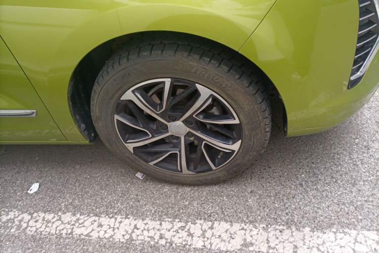 Used Haval JOLION 2021 1.5T Automatic Grand Three-Volume Version Right Front Wheel Hub