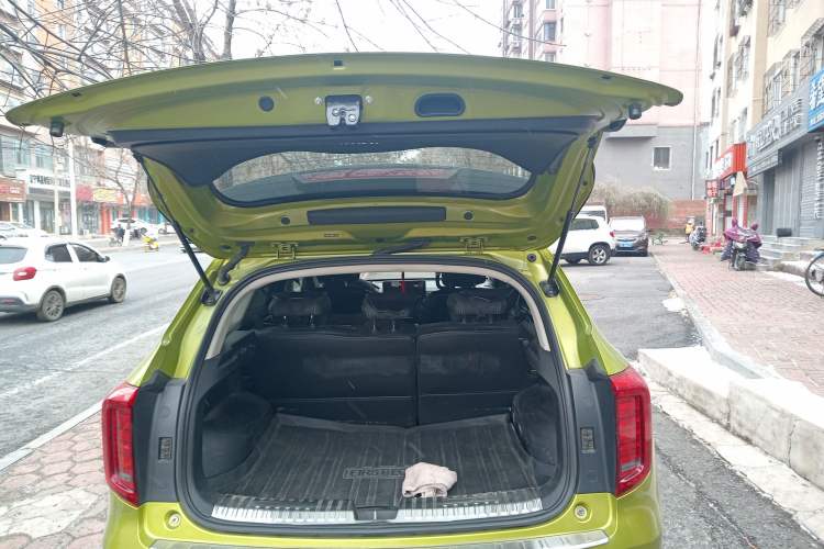 Used Haval JOLION 2021 1.5T Automatic Four-Door Version Trunk
