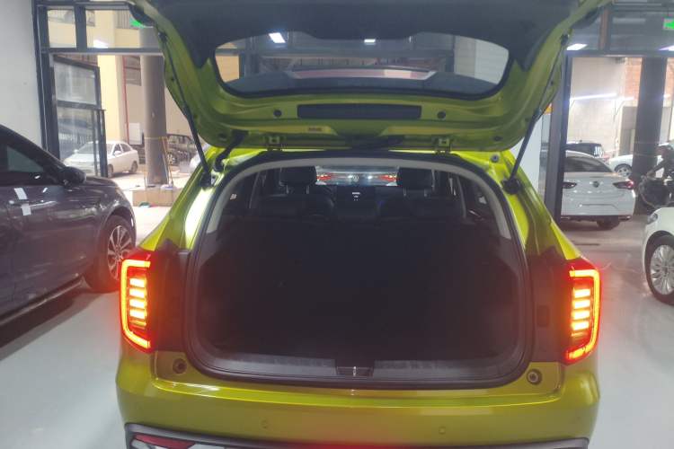 Used Haval JOLION 2021 1.5T Automatic Four-Door Version Trunk