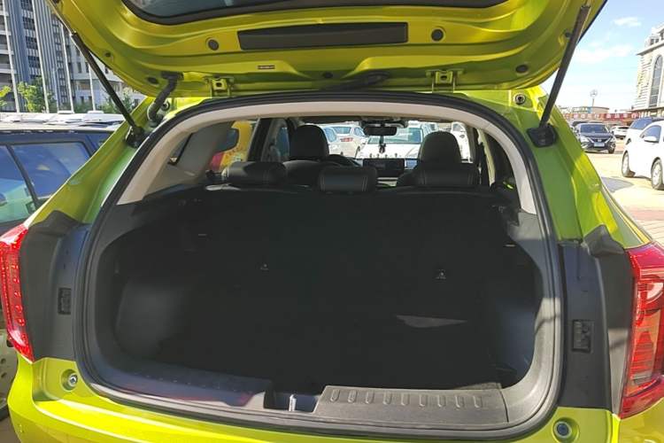 Used Haval JOLION 2021 1.5T Automatic Four-Door Version Trunk