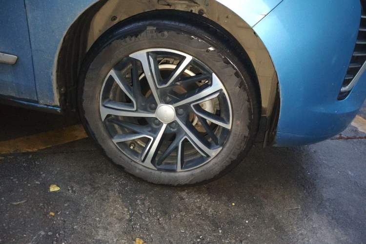Used Haval JOLION 2021 1.5T Automatic Grand Three-Volume Version Right Front Wheel Hub