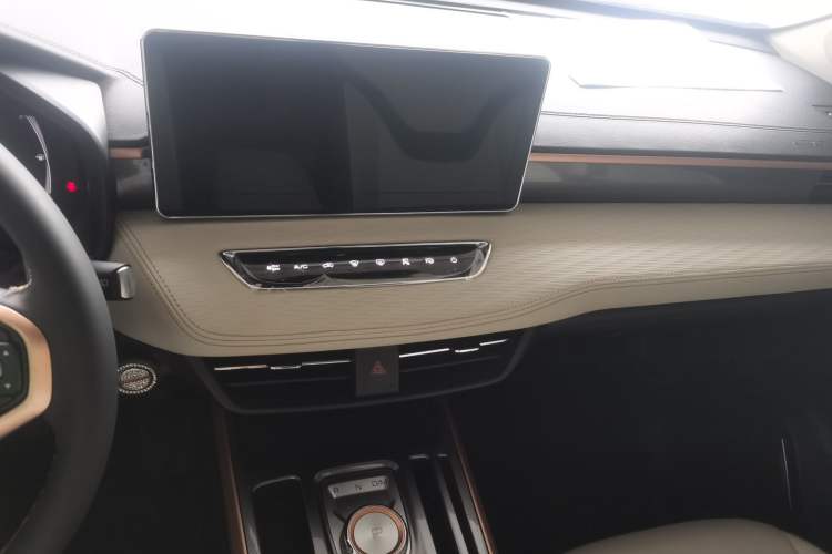 Used Haval JOLION 2021 1.5T Automatic Four-Door Version Audio And AC Panel