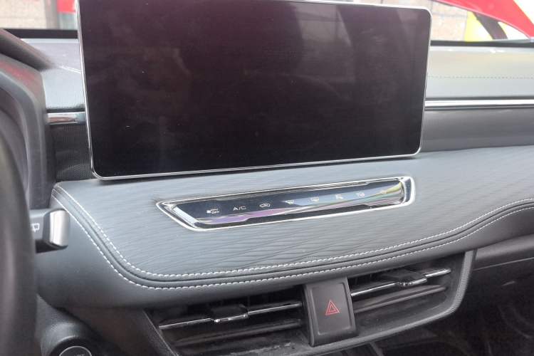Used Haval JOLION 2021 1.5T Automatic Four-Door Version Audio And AC Panel