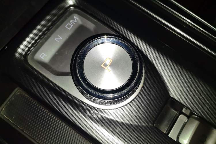 Used Haval JOLION 2021 1.5T Automatic Four-Door Version Gear Lever