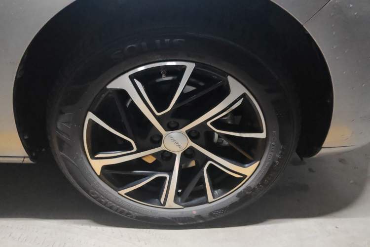 Used Haval JOLION 2021 1.5T Automatic Grand Three-Volume Version Right Front Wheel Hub