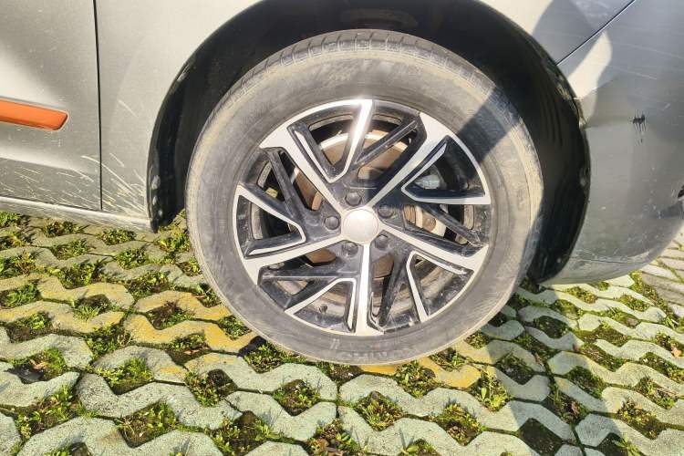 Used Haval JOLION 2021 1.5T Automatic Grand Three-Volume Version Right Front Wheel Hub