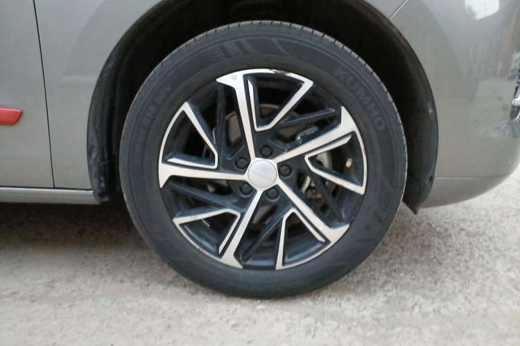 Used Haval JOLION 2021 1.5T Automatic Grand Three-Volume Version Right Front Wheel Hub