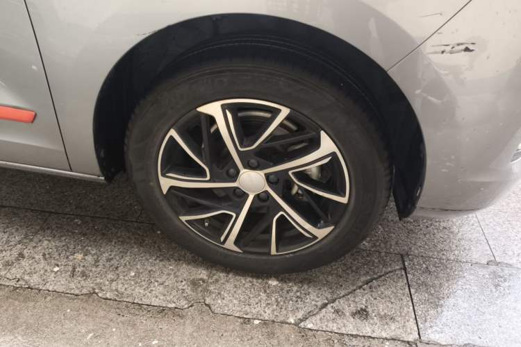 Used Haval JOLION 2021 1.5T Automatic Grand Three-Volume Version Right Front Wheel Hub
