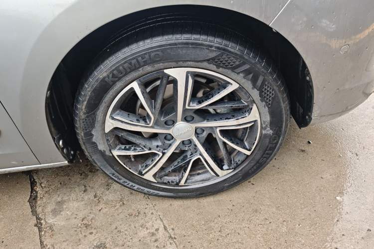 Used Haval JOLION 2021 1.5T Automatic Four-Door Version Right Front Wheel Hub