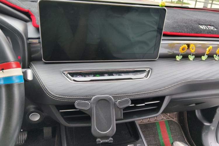 Used Haval JOLION 2021 1.5T Automatic Four-Door Version Audio And AC Panel