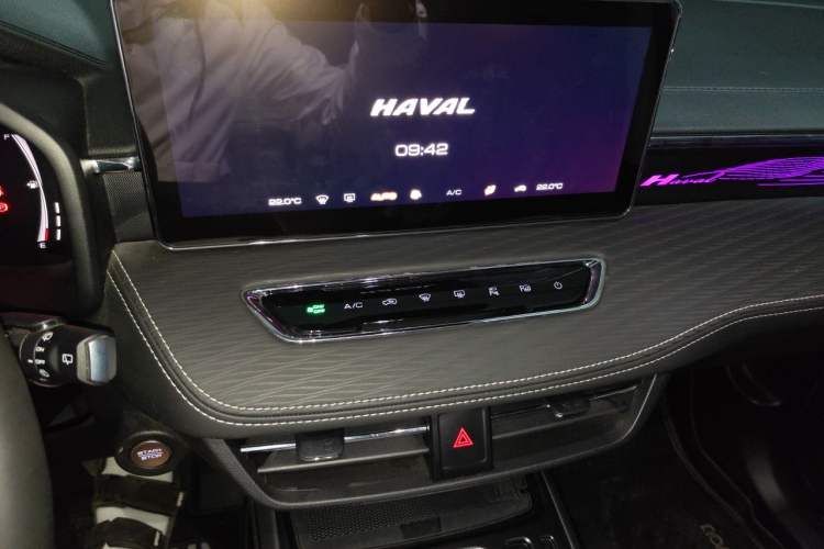 Used Haval JOLION 2021 1.5T Automatic Four-Door Version Audio And AC Panel