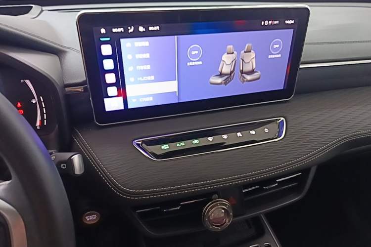Used Haval JOLION 2021 1.5T Automatic Four-Door Version Audio And AC Panel