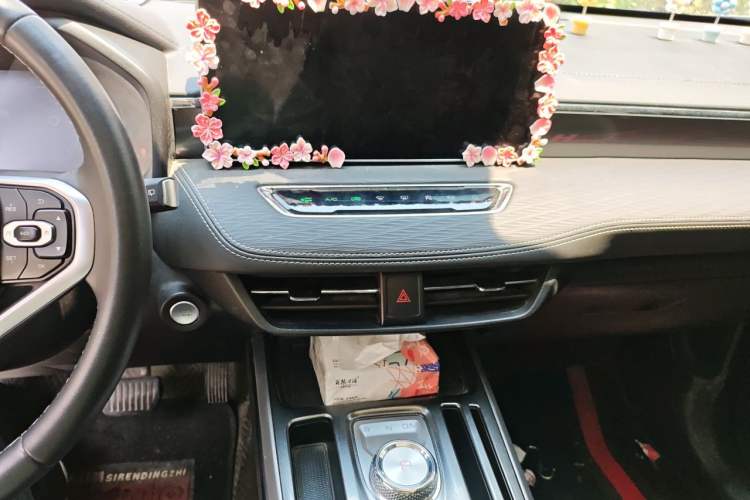 Used Haval JOLION 2021 1.5T Automatic Four-Door Version Audio And AC Panel