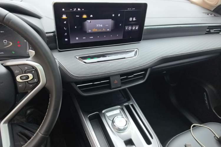 Used Haval JOLION 2021 1.5T Automatic Four-Door Version Center Console
