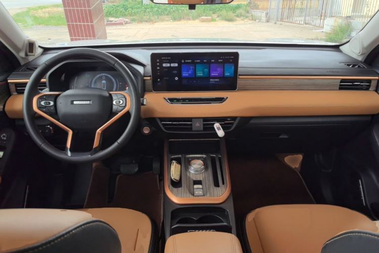 Used Haval JOLION 2021 1.5T Automatic Grand Three-Volume Version Center Console