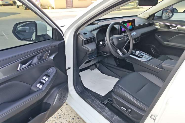 Used Haval JOLION 2021 1.5T Automatic Four-Door Version Driver Seat
