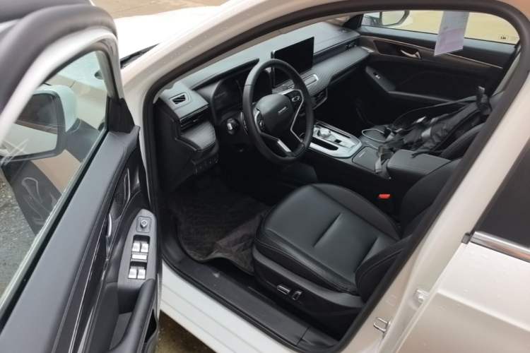 Used Haval JOLION 2021 1.5T Automatic Four-Door Version Driver Seat
