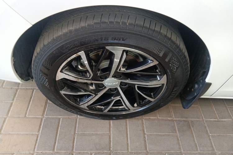 Used Haval JOLION 2021 1.5T Automatic Four-Door Version Exterior 4