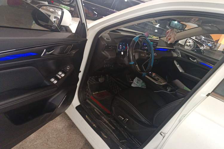 Used Haval JOLION 2021 1.5T Automatic Four-Door Version Interior 3