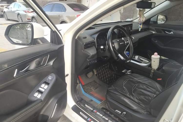 Used Haval JOLION 2021 1.5T Automatic Four-Door Version Interior 3