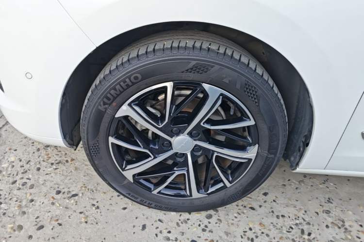 Used Haval JOLION 2021 1.5T Automatic Four-Door Version Left Front Wheel Hub