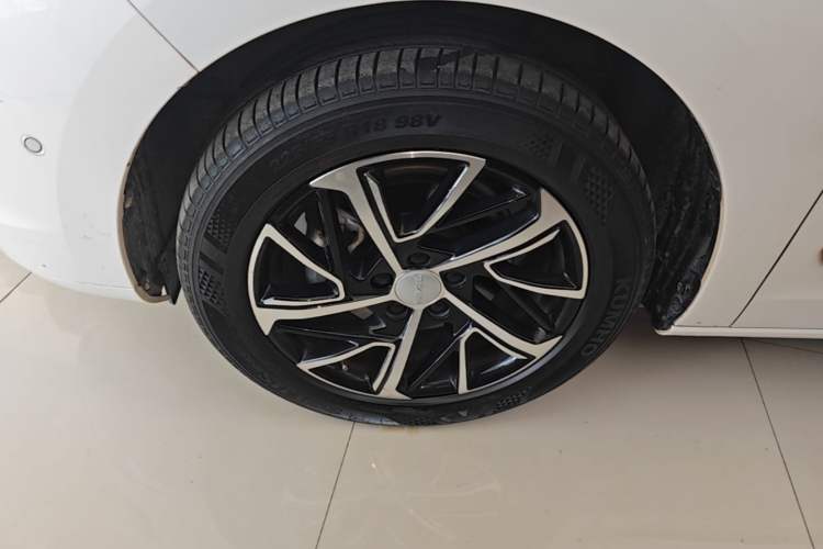 Used Haval JOLION 2021 1.5T Automatic Four-Door Version Left Front Wheel Hub