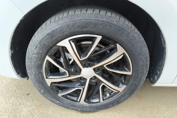 Used Haval JOLION 2021 1.5T Automatic Grand Three-Volume Version Left Front Wheel Hub