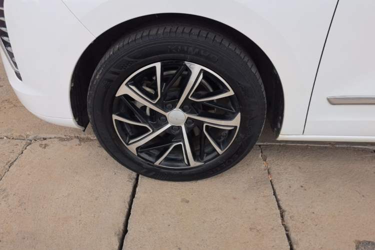 Used Haval JOLION 2021 1.5T Automatic Grand Three-Volume Version Left Front Wheel Hub