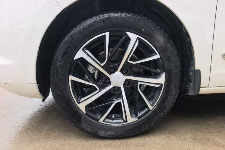 Used Haval JOLION 2021 1.5T Automatic Grand Three-Volume Version Left Front Wheel Hub