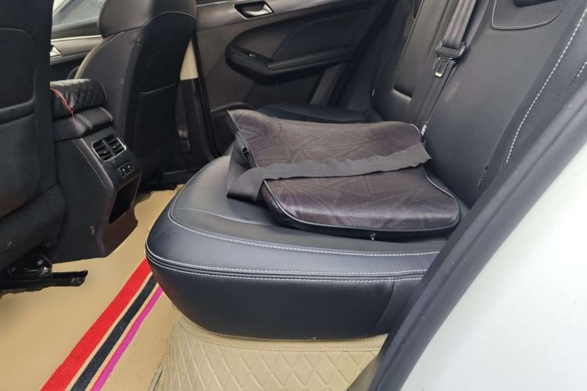 Used Haval JOLION 2021 1.5T Automatic Four-Door Version Left Rear Seat