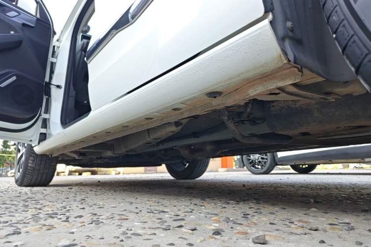 Used Haval JOLION 2021 1.5T Automatic Four-Door Version Left Side Sill