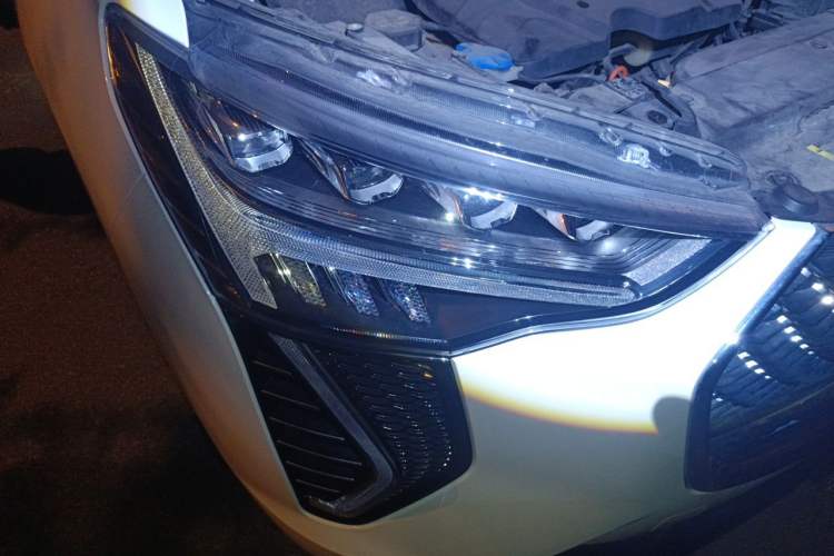 Used Haval JOLION 2021 1.5T Automatic Grand Three-Volume Version Right Front Headlight