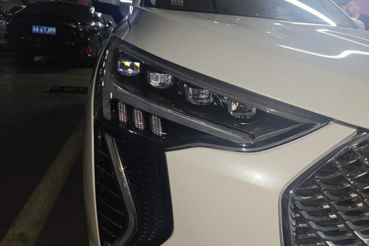 Used Haval JOLION 2021 1.5T Automatic Grand Three-Volume Version Right Front Headlight