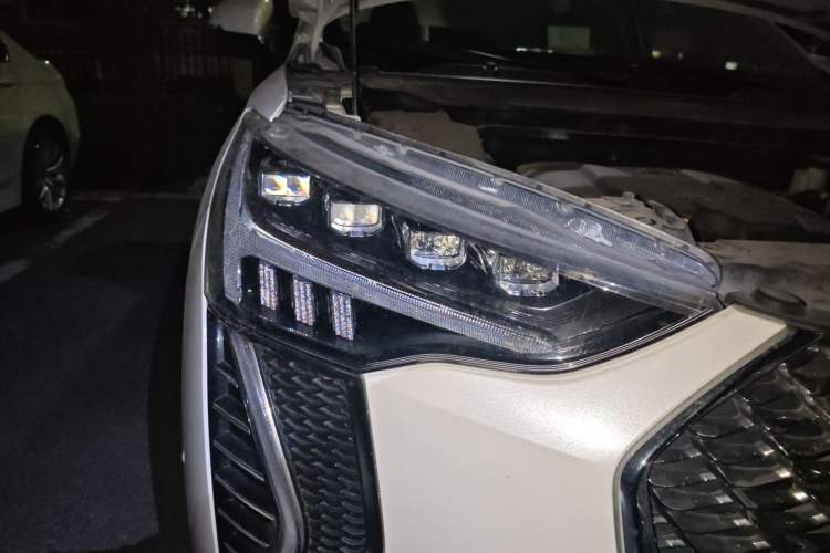 Used Haval JOLION 2021 1.5T Automatic Four-Door Version Right Front Headlight