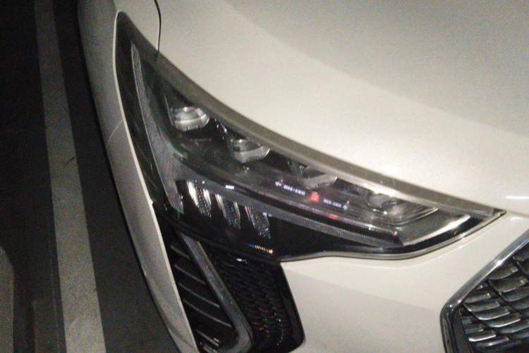 Used Haval JOLION 2021 1.5T Automatic Four-Door Version Right Front Headlight