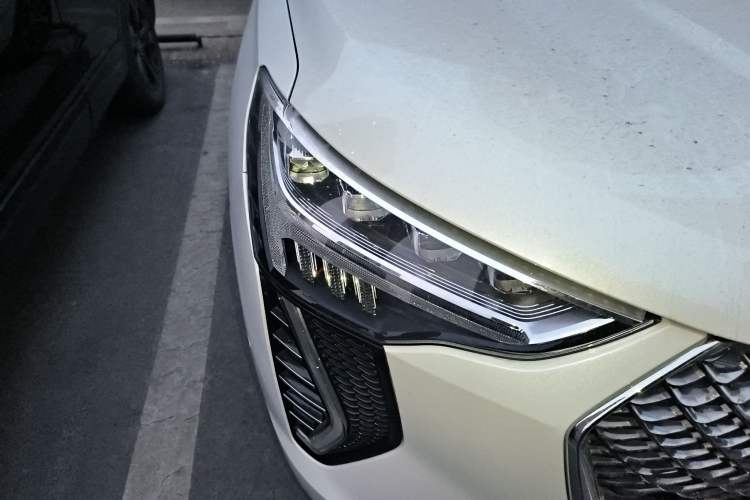 Used Haval JOLION 2021 1.5T Automatic Four-Door Version Right Front Headlight