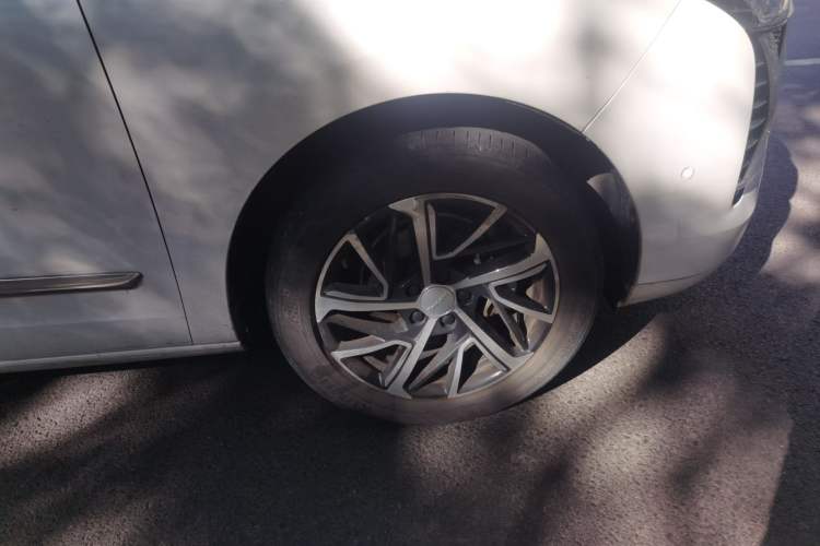 Used Haval JOLION 2021 1.5T Automatic Four-Door Version Right Front Wheel Hub