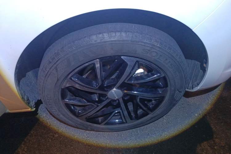 Used Haval JOLION 2021 1.5T Automatic Grand Three-Volume Version Right Front Wheel Hub