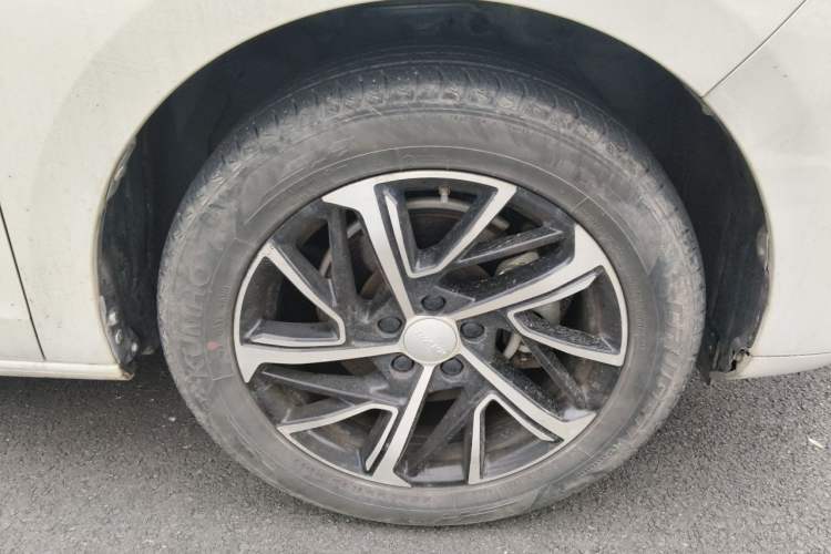 Used Haval JOLION 2021 1.5T Automatic Four-Door Version Right Front Wheel Hub