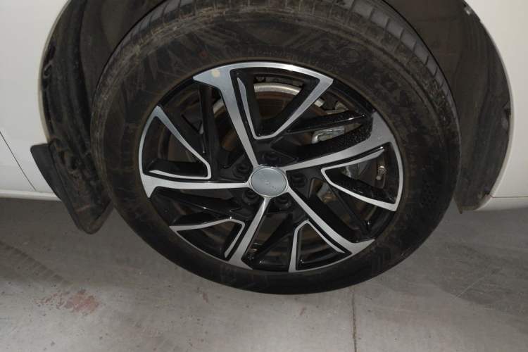 Used Haval JOLION 2021 1.5T Automatic Four-Door Version Right Front Wheel Hub