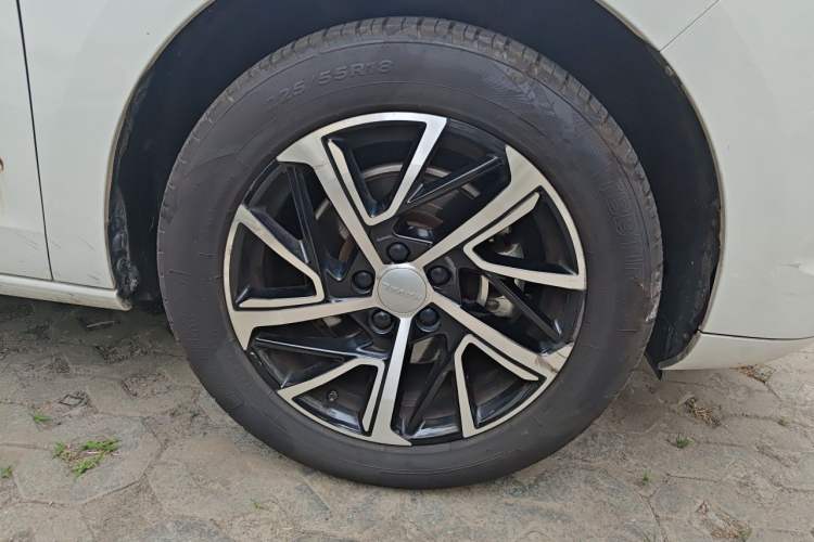 Used Haval JOLION 2021 1.5T Automatic Grand Three-Volume Version Right Front Wheel Hub