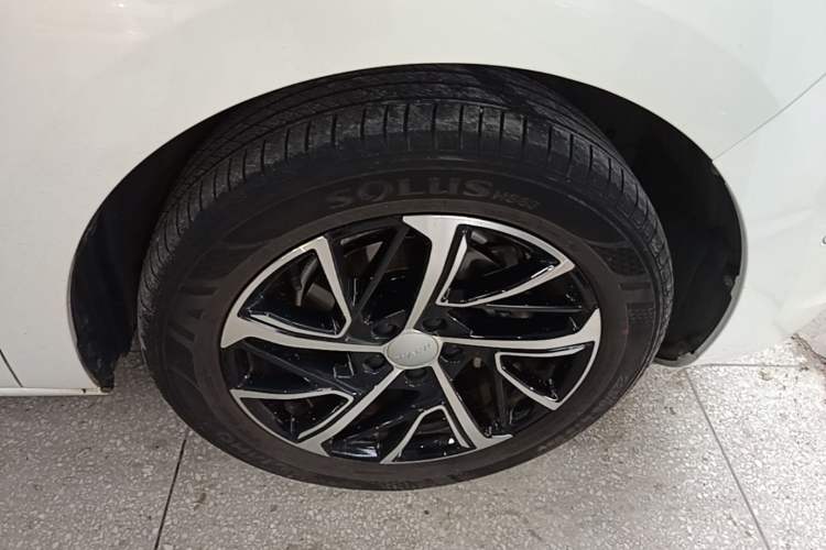 Used Haval JOLION 2021 1.5T Automatic Four-Door Version Right Front Wheel Hub
