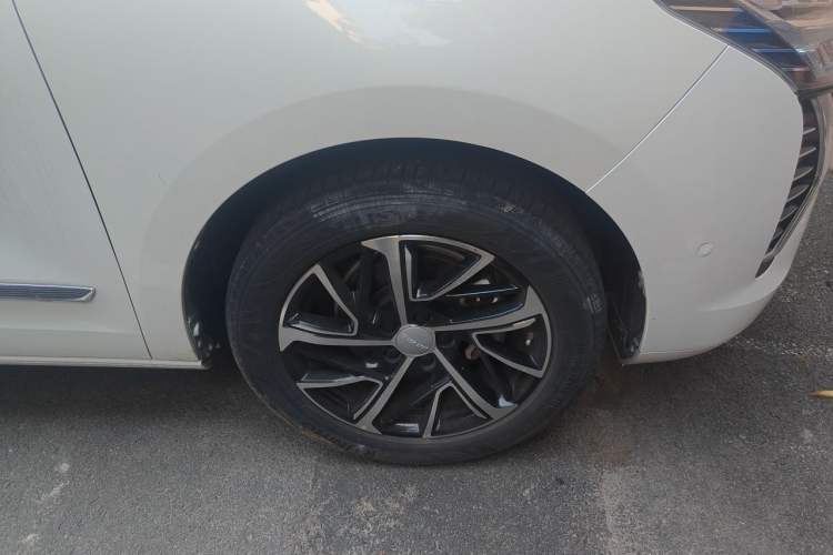 Used Haval JOLION 2021 1.5T Automatic Four-Door Version Right Front Wheel Hub