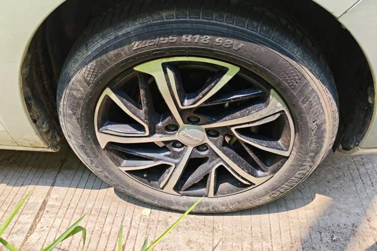 Used Haval JOLION 2021 1.5T Automatic Four-Door Version Right Front Wheel Hub