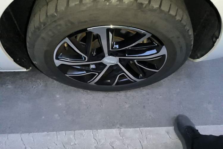 Used Haval JOLION 2021 1.5T Automatic Four-Door Version Right Front Wheel Hub